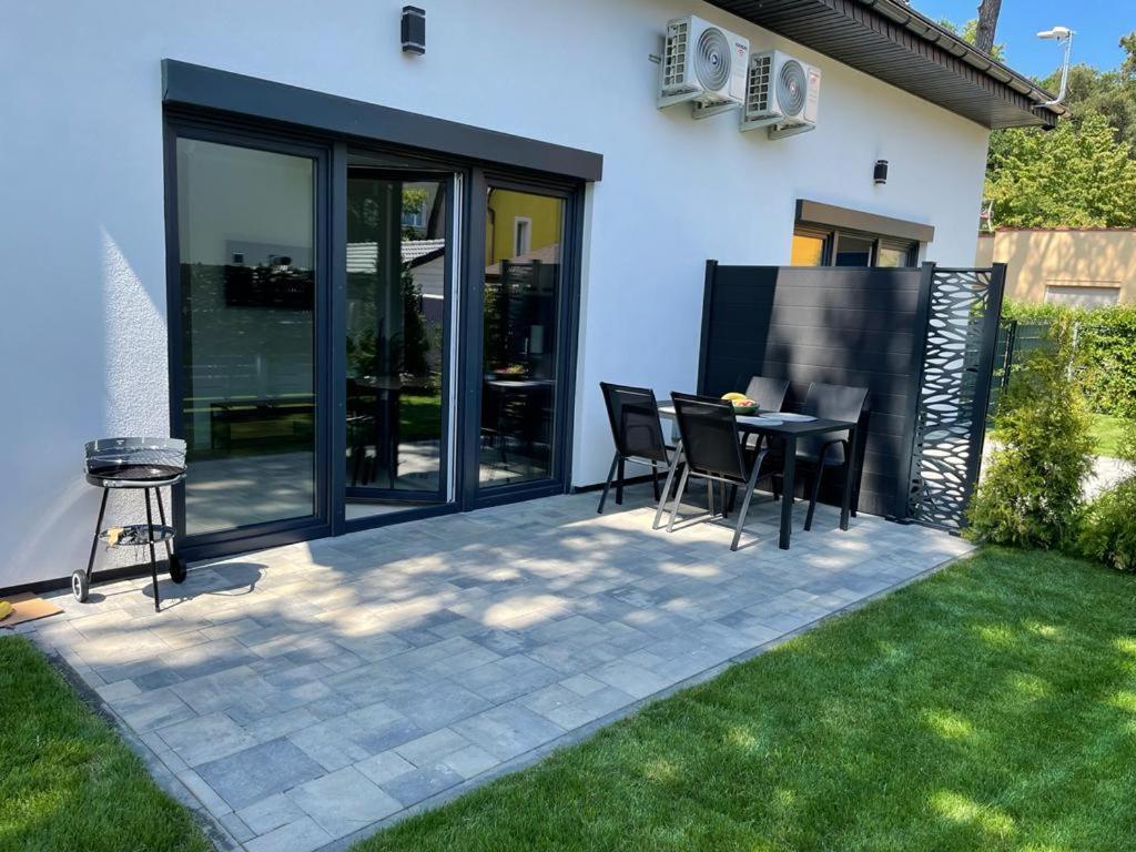 Apartamenty Przy Parku -150M Od Plazy Darlowko Esterno foto